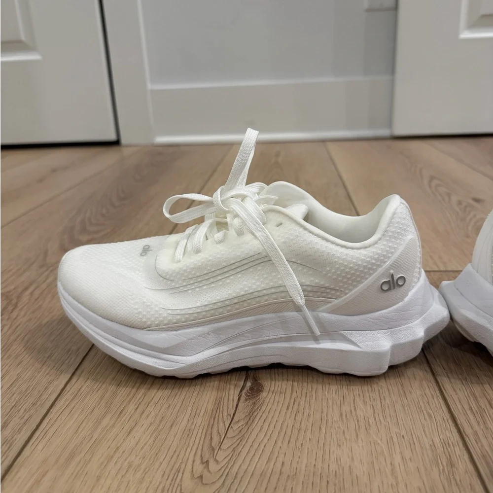 ALO Runner White Sneakers Womens Size 6.5 - Picture 7 of 16